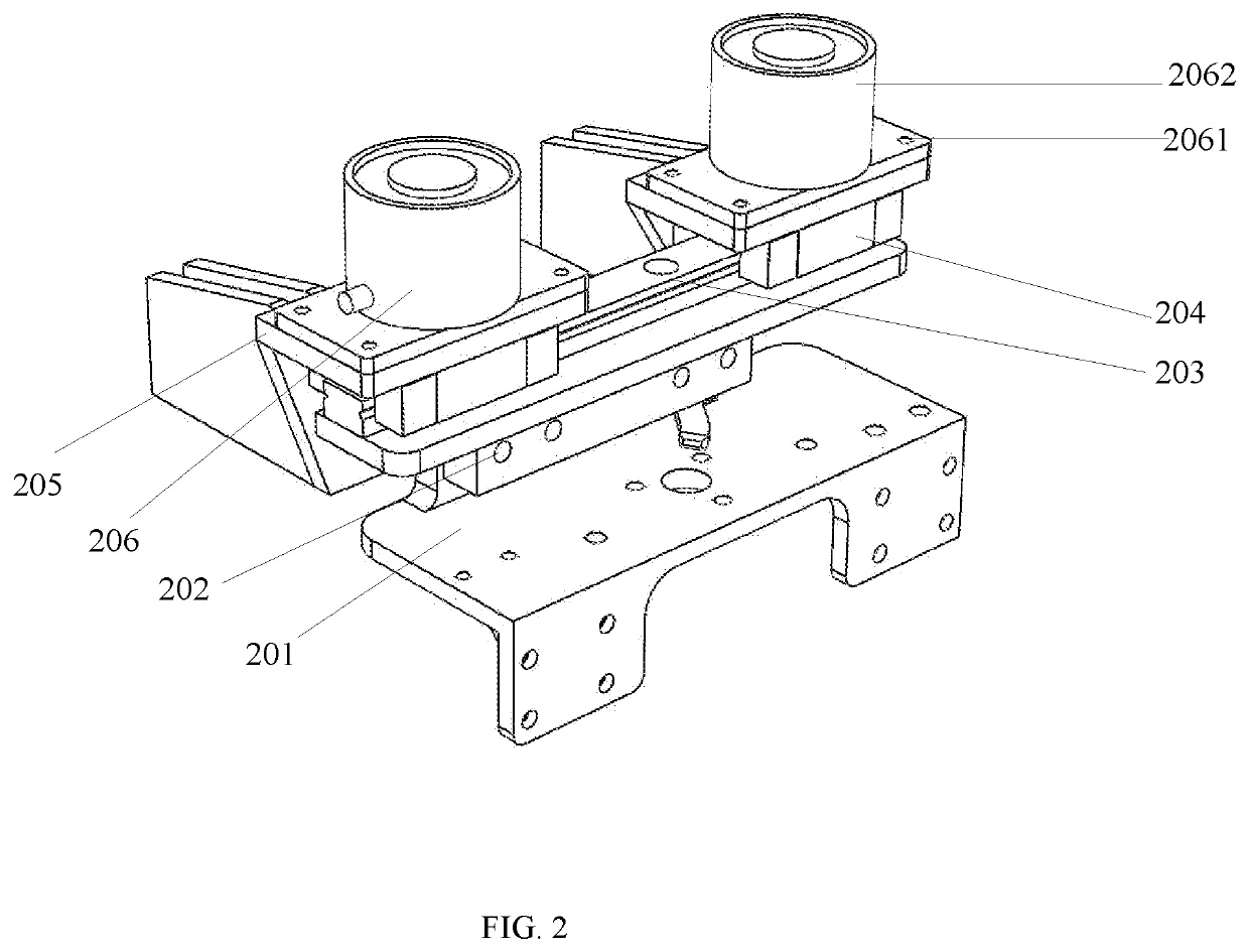 Guide wire clamping force controlling device and method for interventional surgical robot