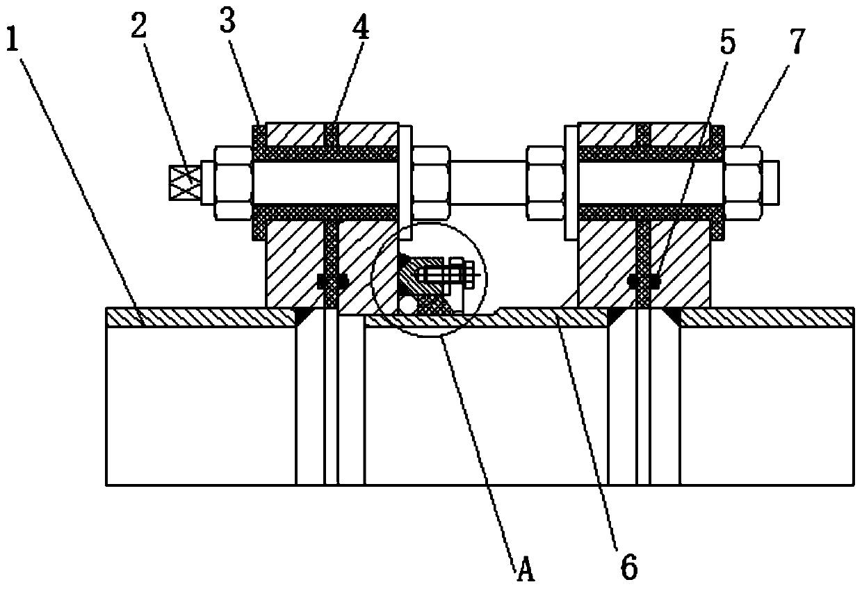 Loose force transmission insulation flange and surface crack detection method thereof