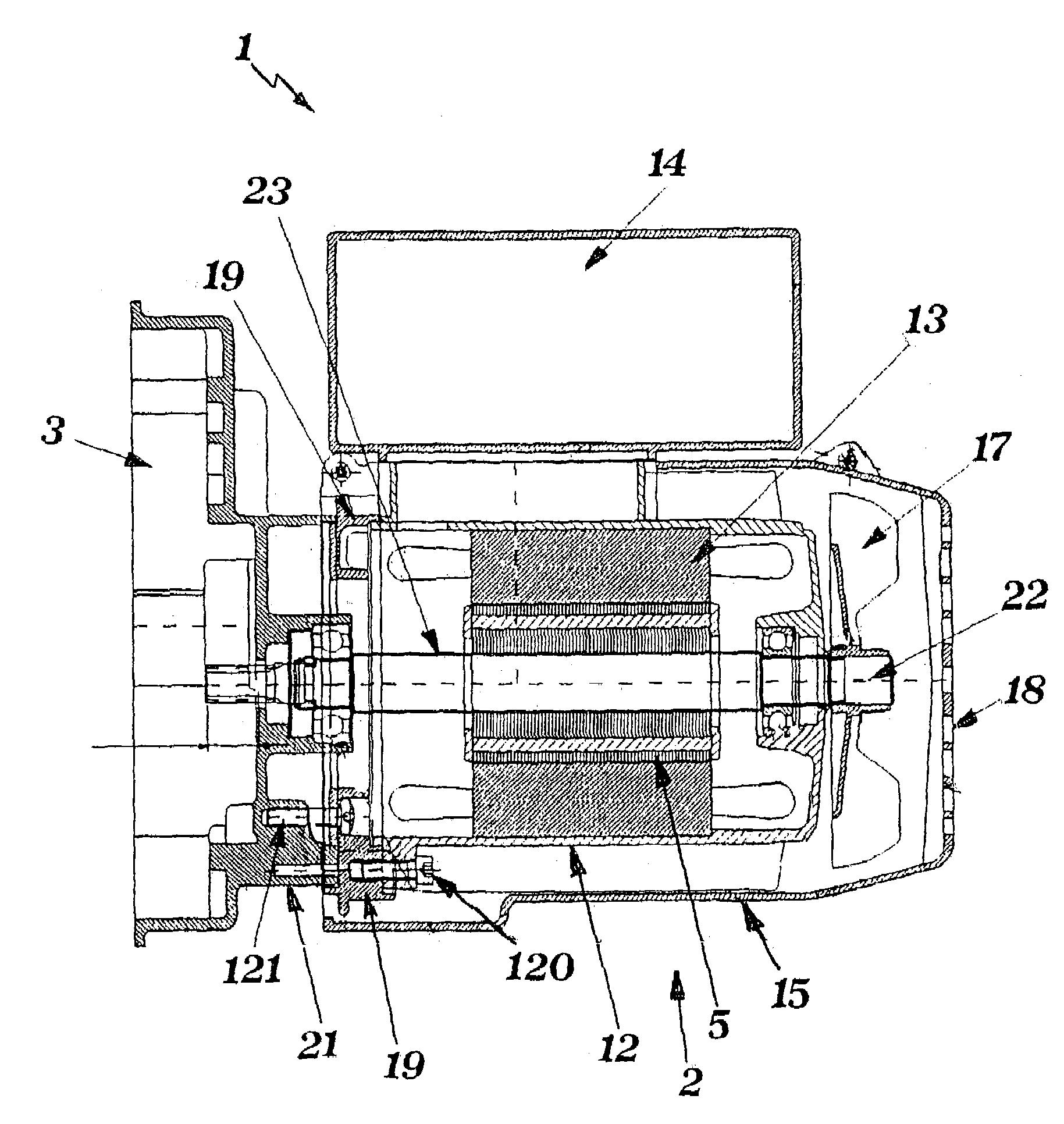 Mixer/stirrer with motor and reducer having insulating shell around motor and closed by insulating connection flange interposed between the motor and the reducer
