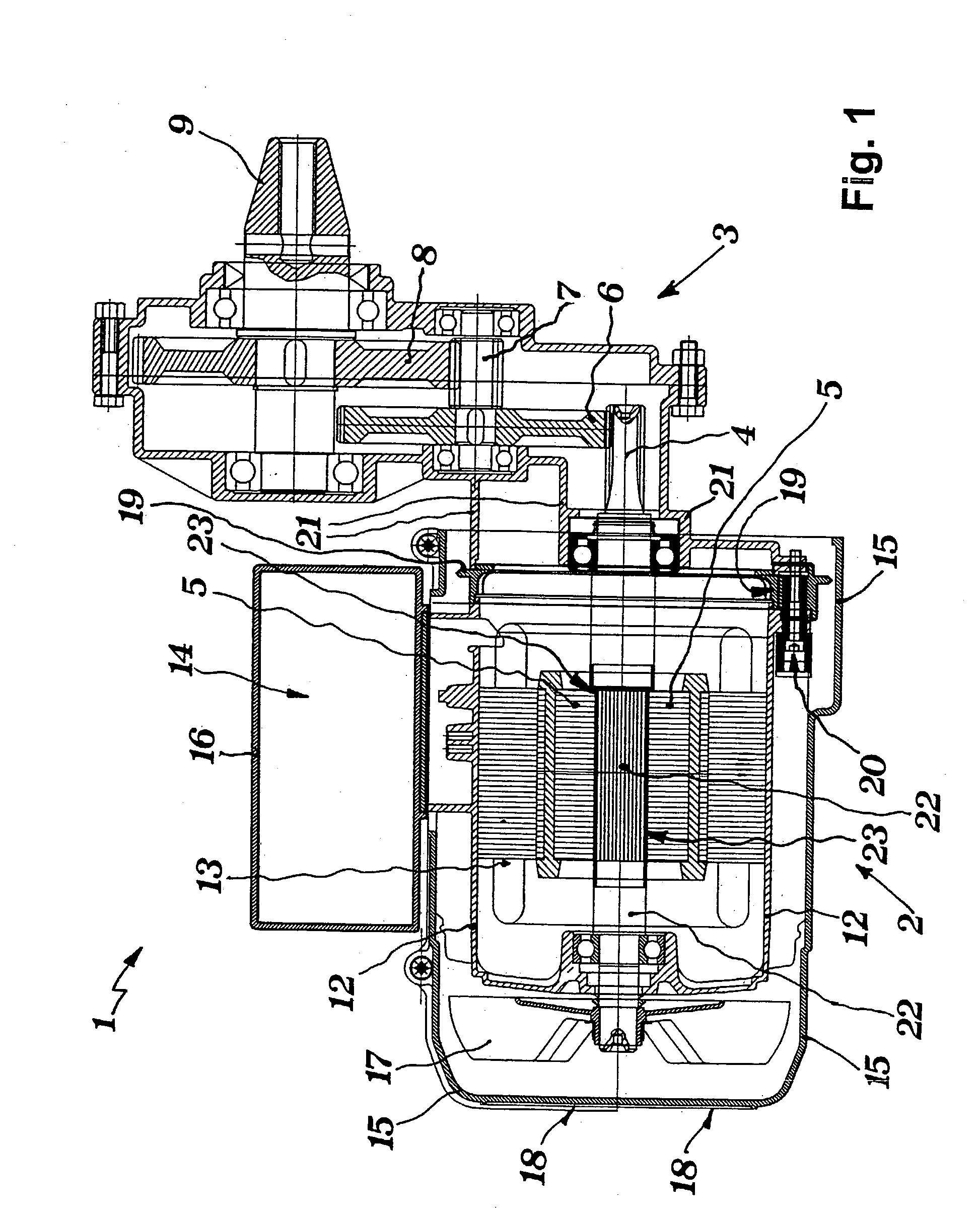 Mixer/stirrer with motor and reducer having insulating shell around motor and closed by insulating connection flange interposed between the motor and the reducer