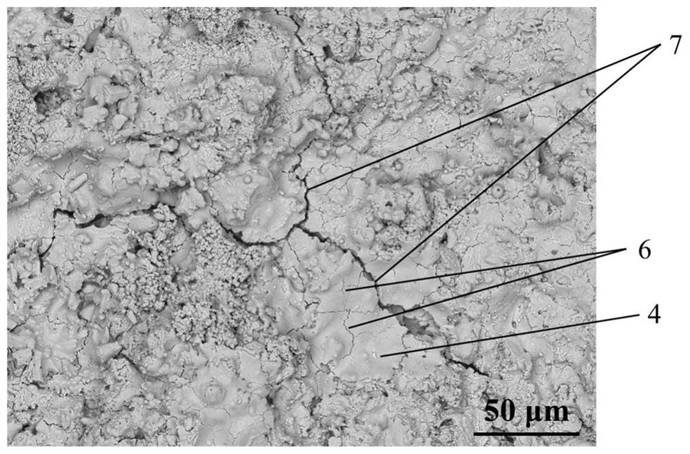 Longitudinal hole forming method for layered thermal barrier coating based on reverse deformation, and thermal barrier coating