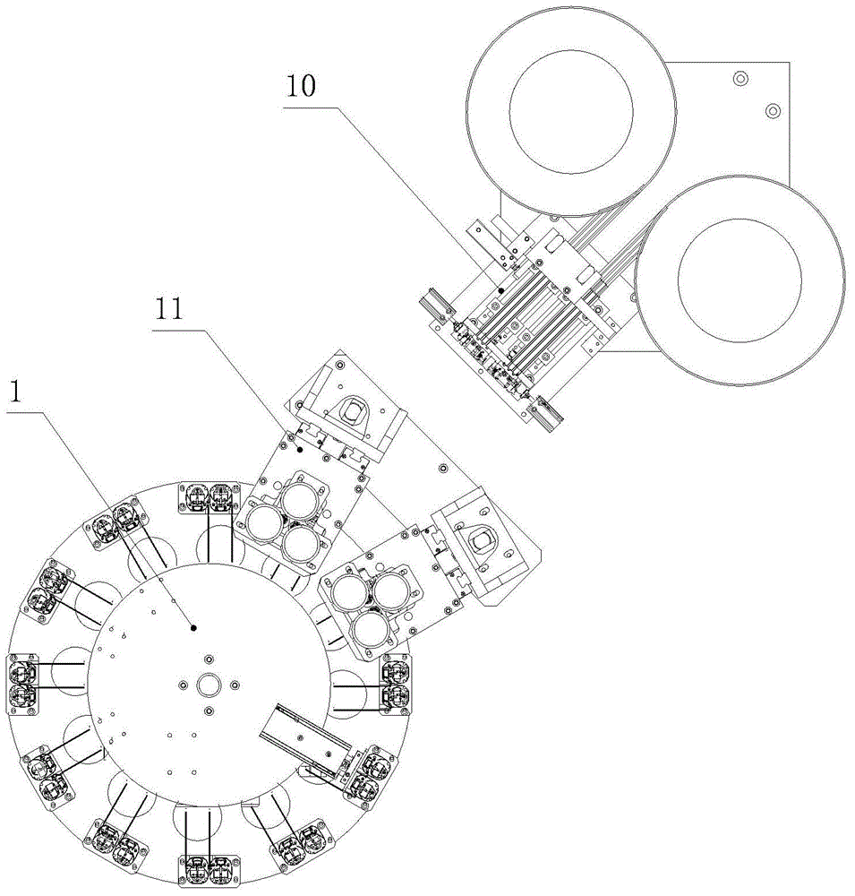 Screw feeding cutting locking device of IR-CUT assembly