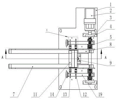 Flexible automatic distributing device for shaft sleeve workpieces