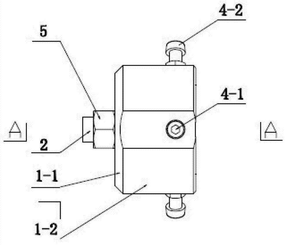 Cylindrical work piece grinding and processing tooling and use method thereof