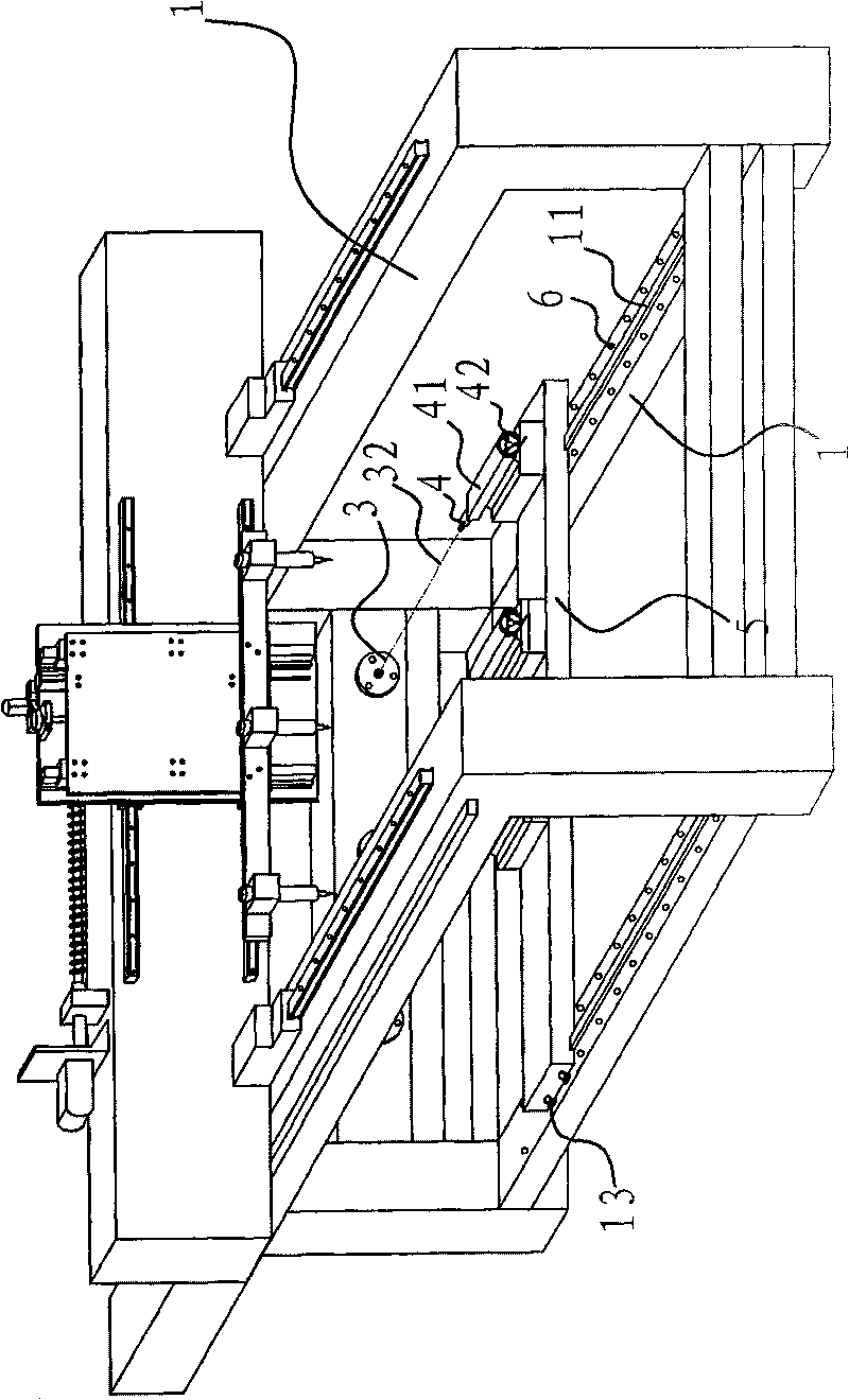 Workpiece clamping device of the numerical controlled solid carving machine