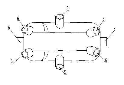 Curved surface turbulence polishing device with multiple outlets and inlets