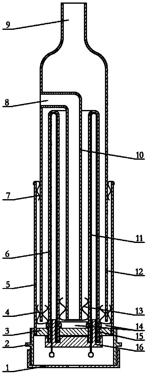 Double-flow tubular electric heater provided with insulating guide sleeve insulating material for scale inhibition of heat exchange surface