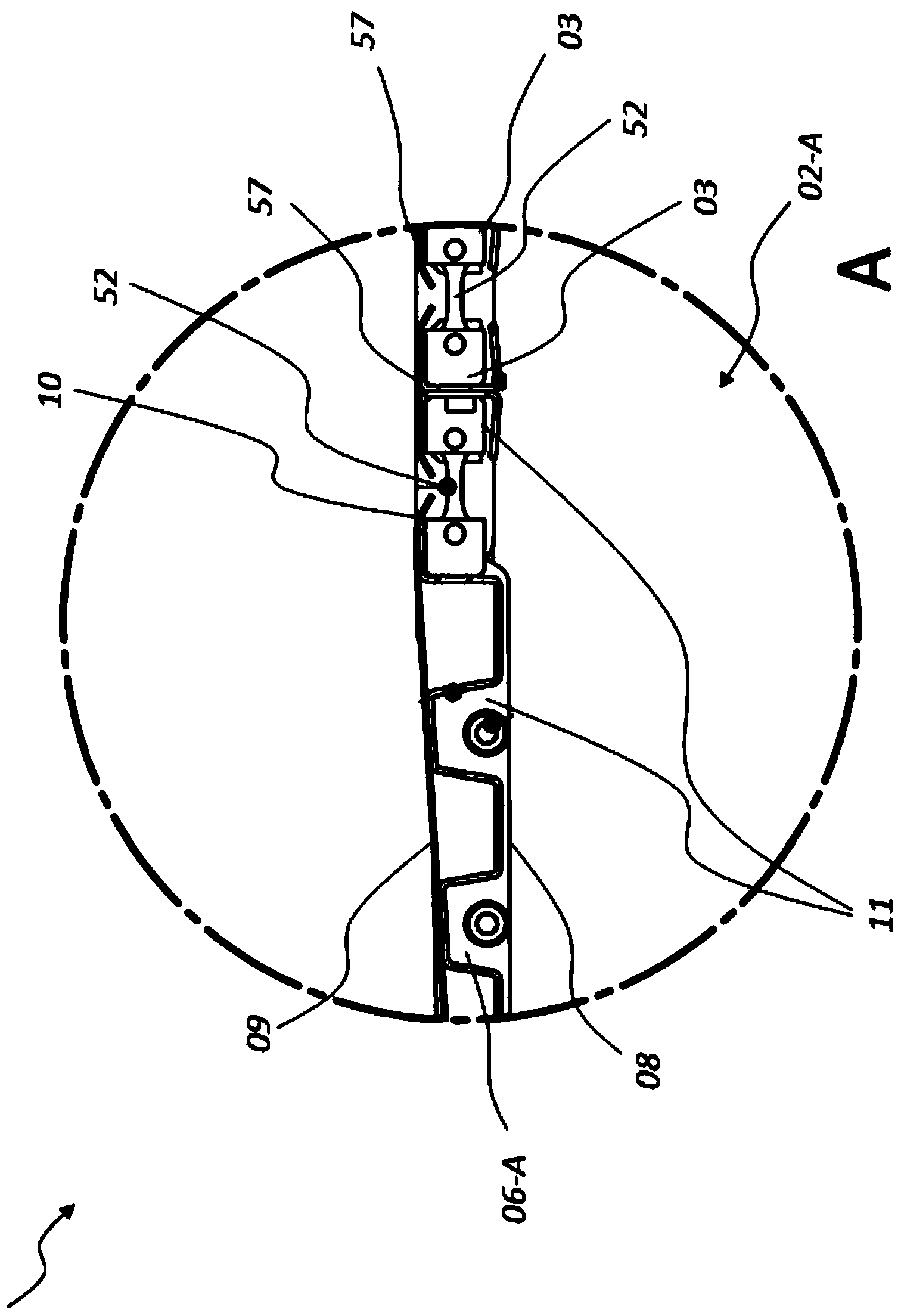 Roller shutter having two counter-rotating blinds and handling head equipped therewith for handling articles