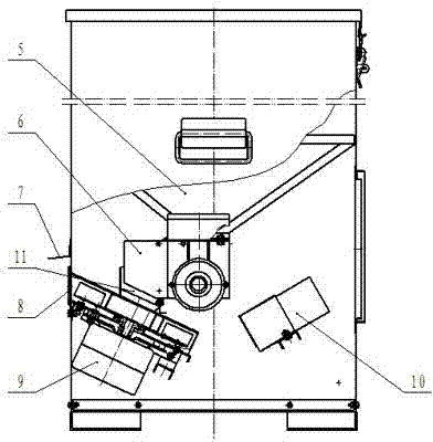 Throwing mechanism for dried diet feeder