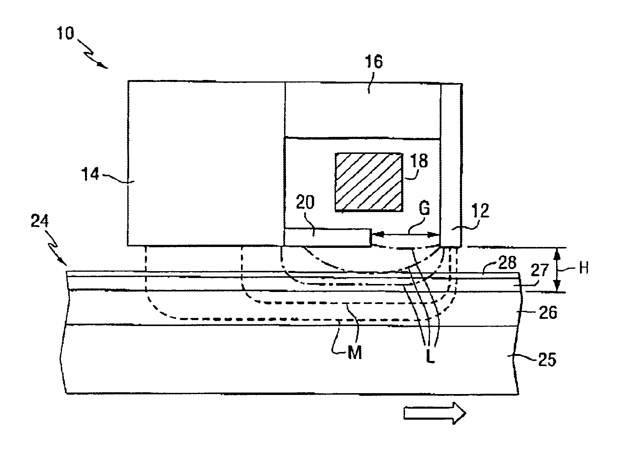 Perpendicular magnetic recording head with longitudinal magnetic field generator to facilitate magnetization switching