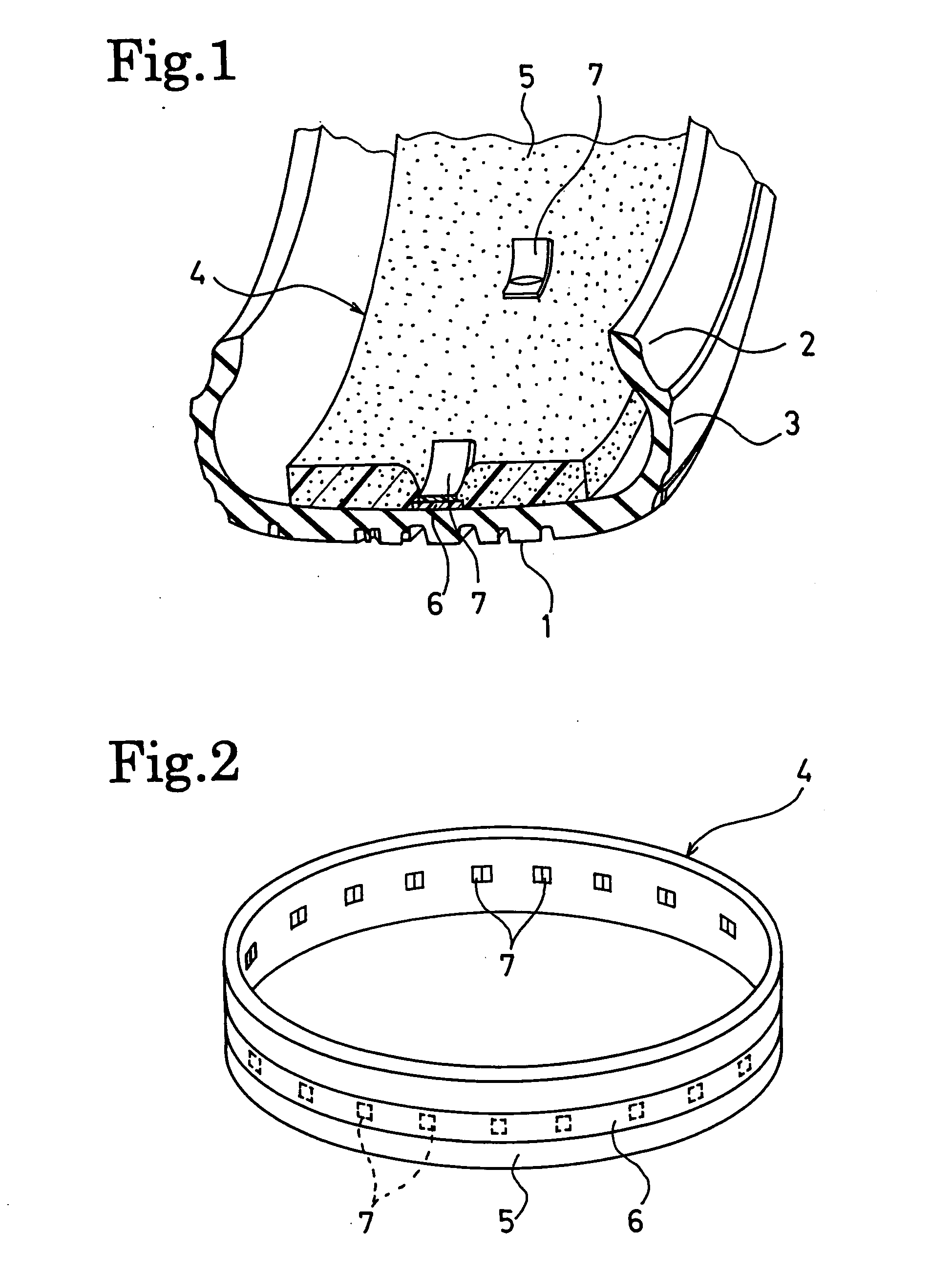 Noise reducing device, manufacturing method for the noise reducing device, and pneumatic tire having the noise reducing device