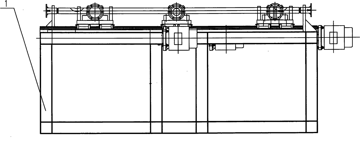 Device for adjusting bending of cross rod for rail wagon