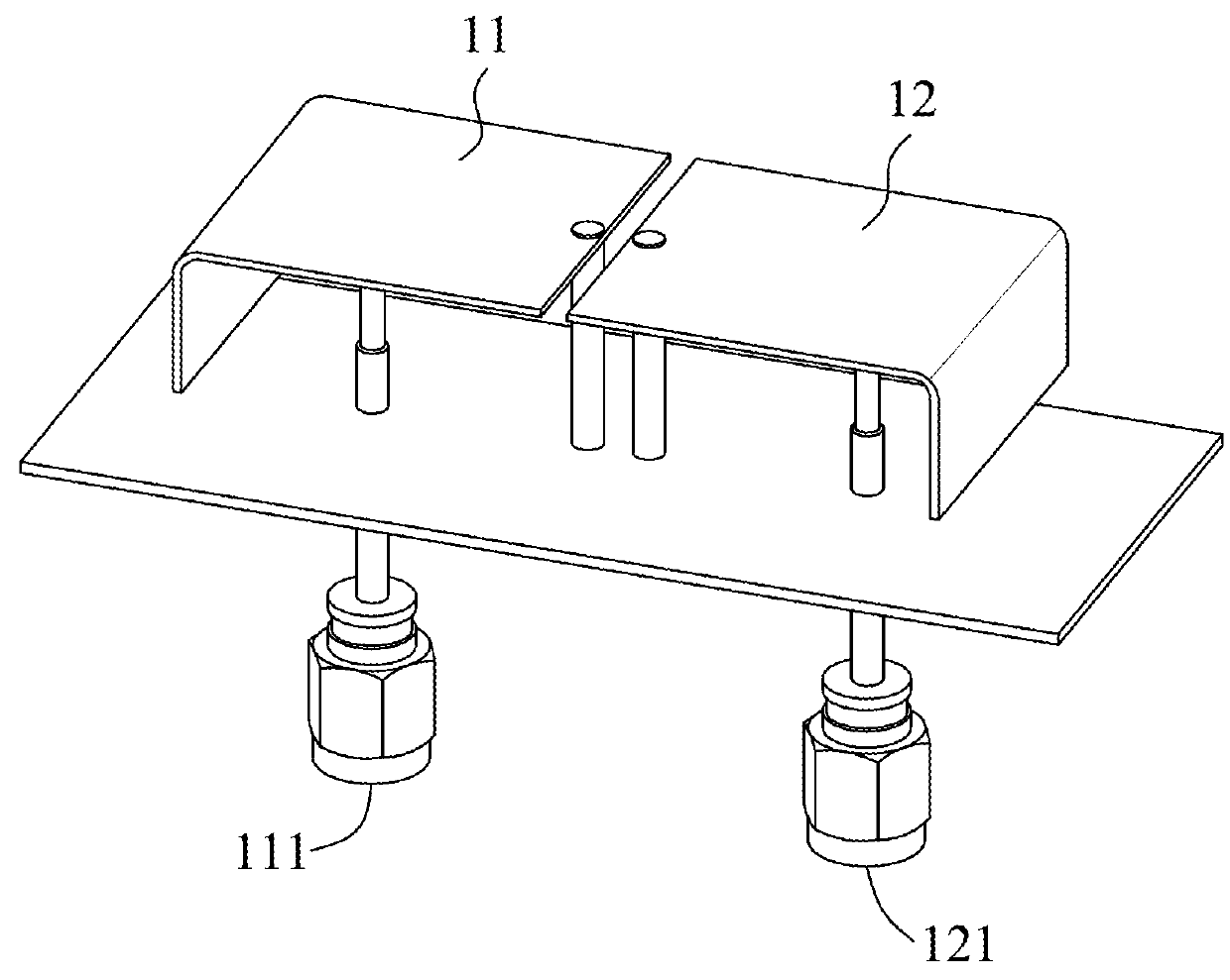 Broadband antenna and an antenna assembly