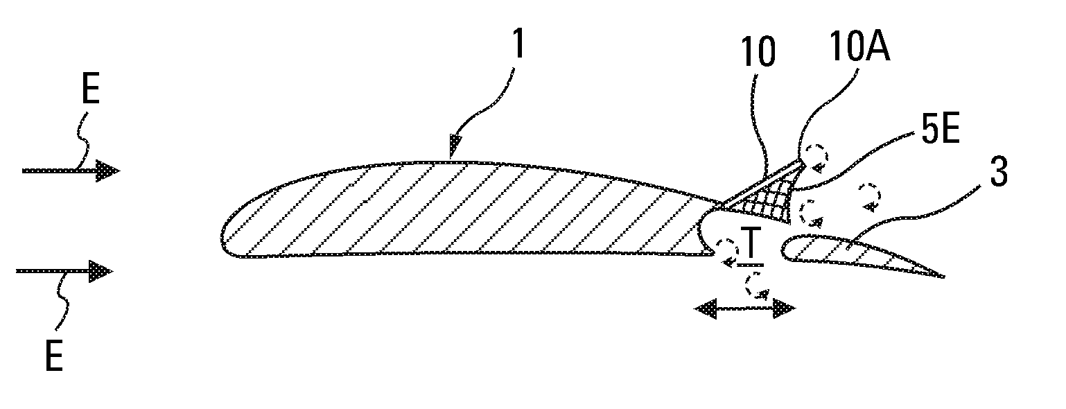 Aircraft comprising at least one net for reducing aerodynamic noise from a structural element of said aircraft