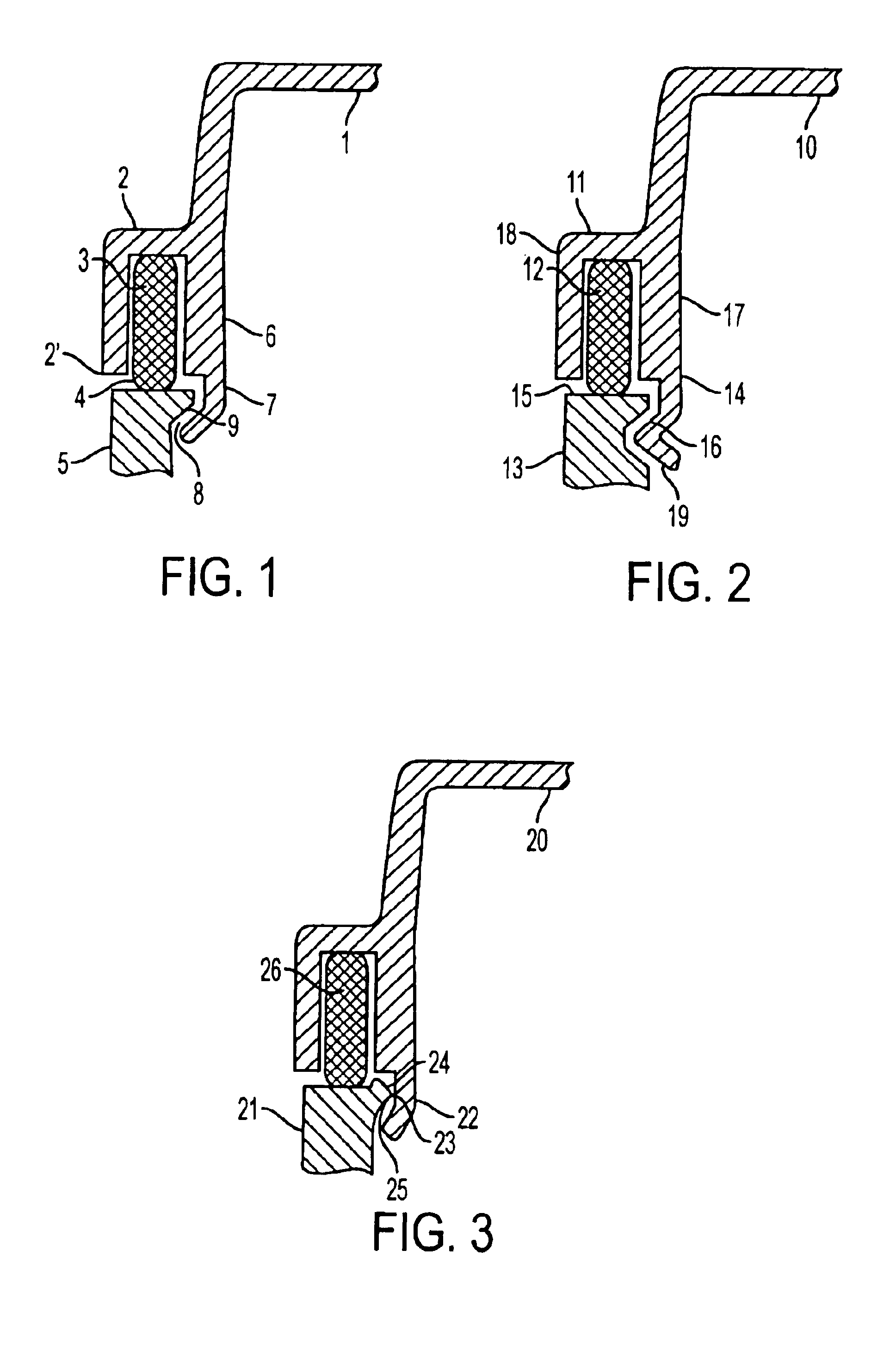 Casing cover having a device for assuring sealing forces