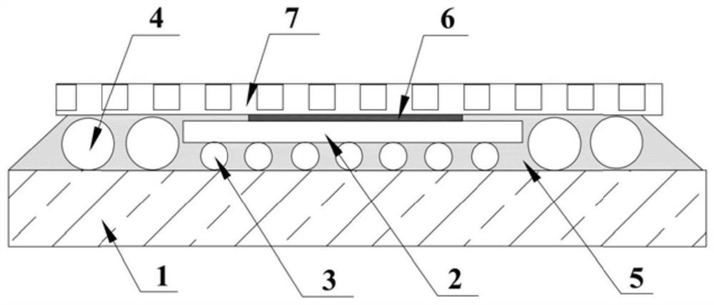 Active heat dissipation structure of flip-chip bonding device and interconnection method