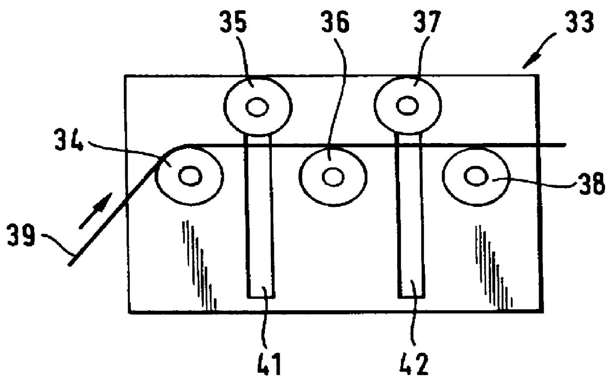 Device for manufacturing a composite yarn