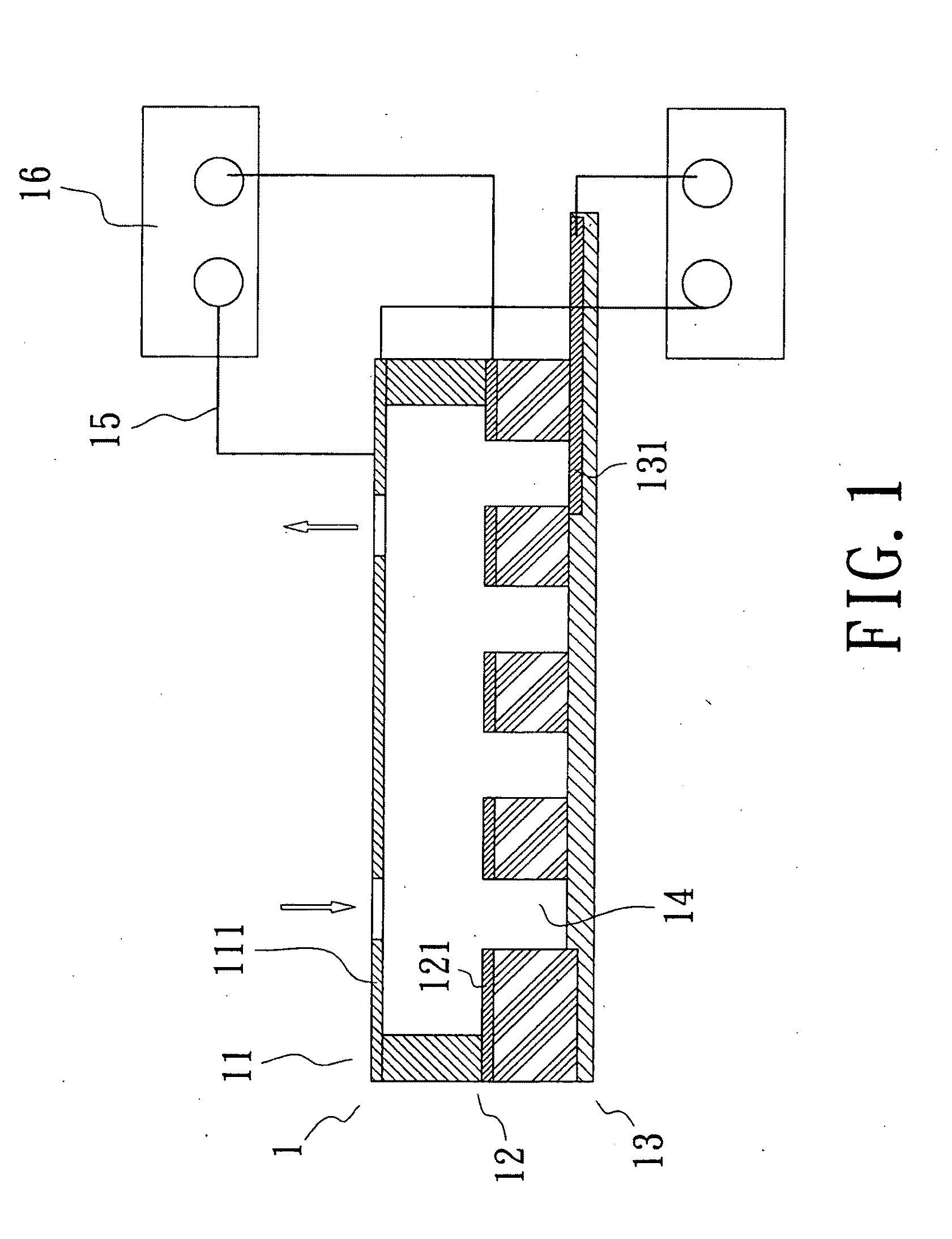 Chip with tri-layer electrode and micro-cavity arrays for control of bioparticle and manufacturing method thereof