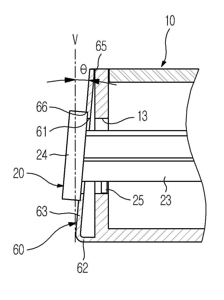 Optical disc drive with shielding member to prevent entry of dust