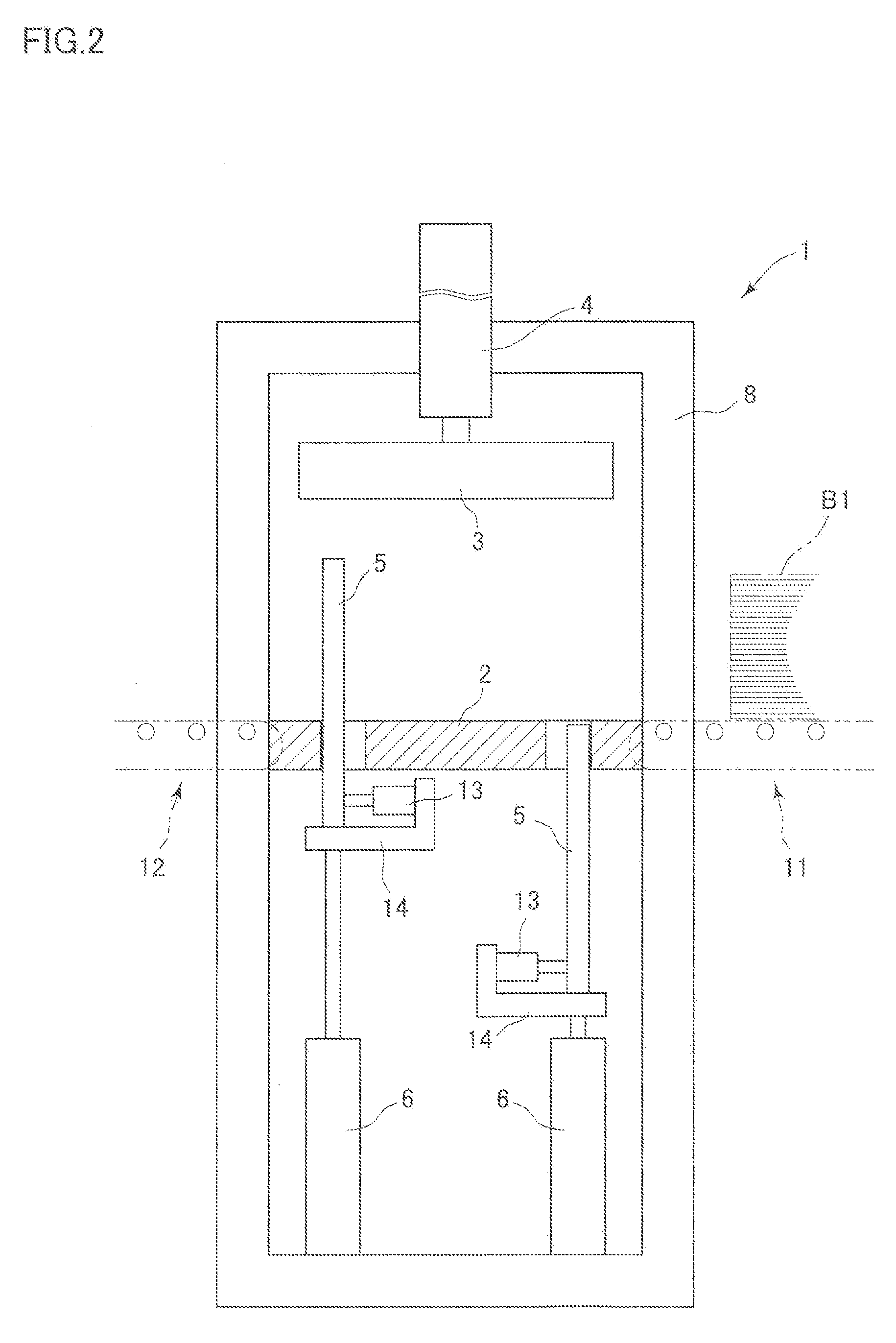 Dewatering method for correcting water content of green veneer for plywood and apparatus for dewatering the green veneer