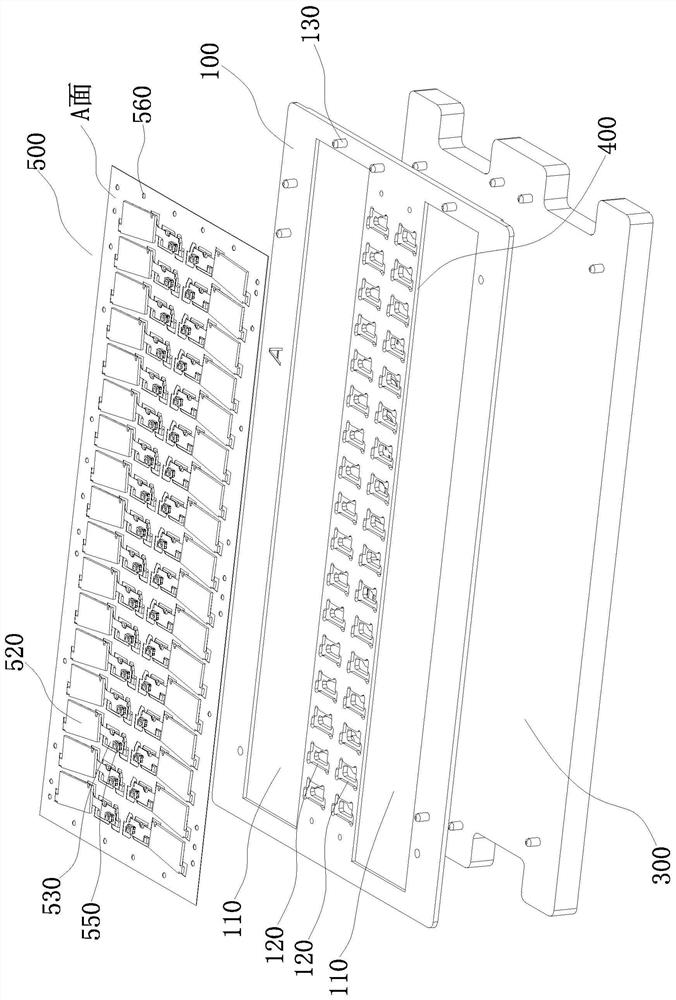 A fixture and production method for double-sided reinforced FPC soft board