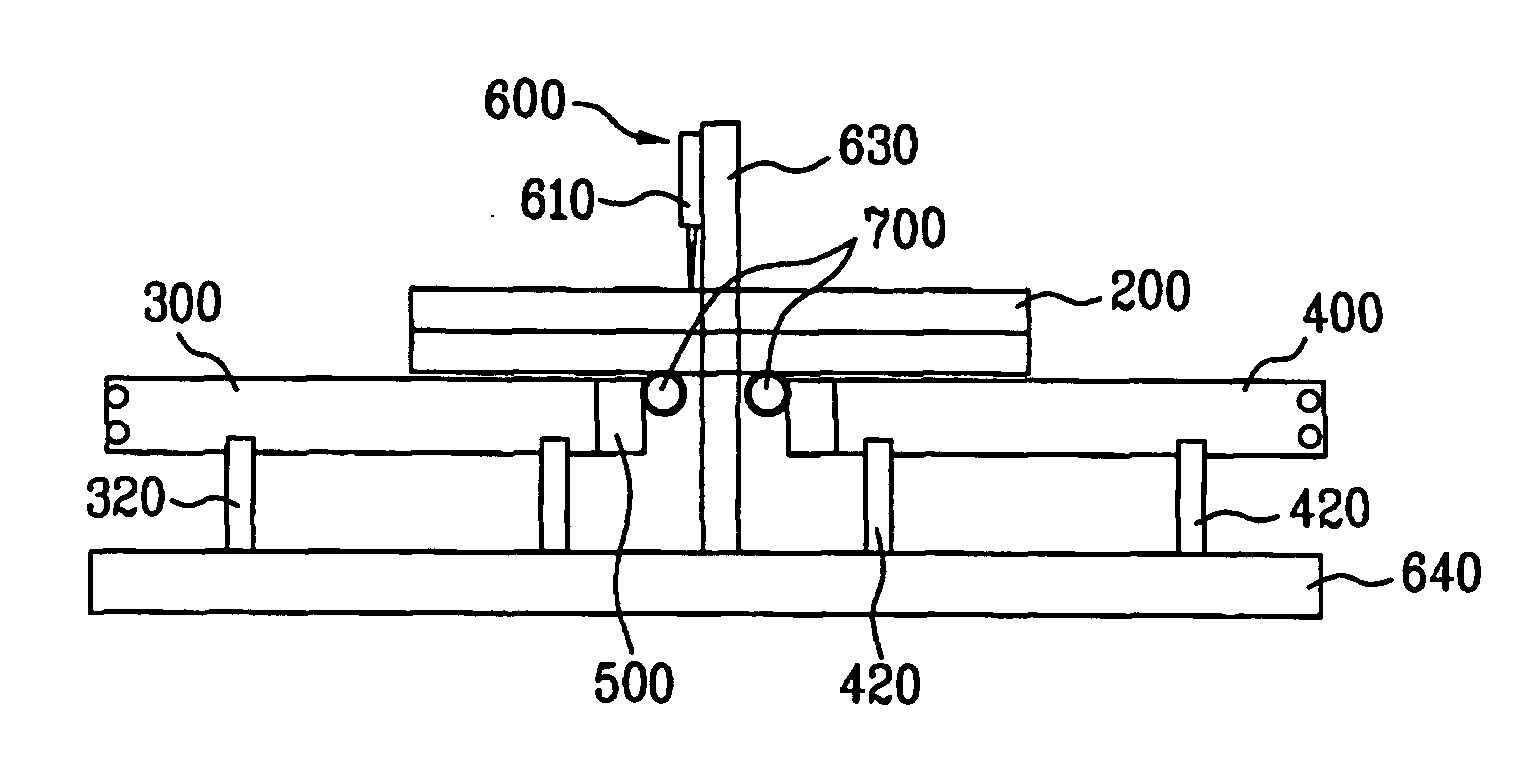Apparatus for cutting substrate and method thereof