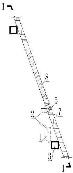 Mining method for treating upward pinch-out of inclined thin ore body