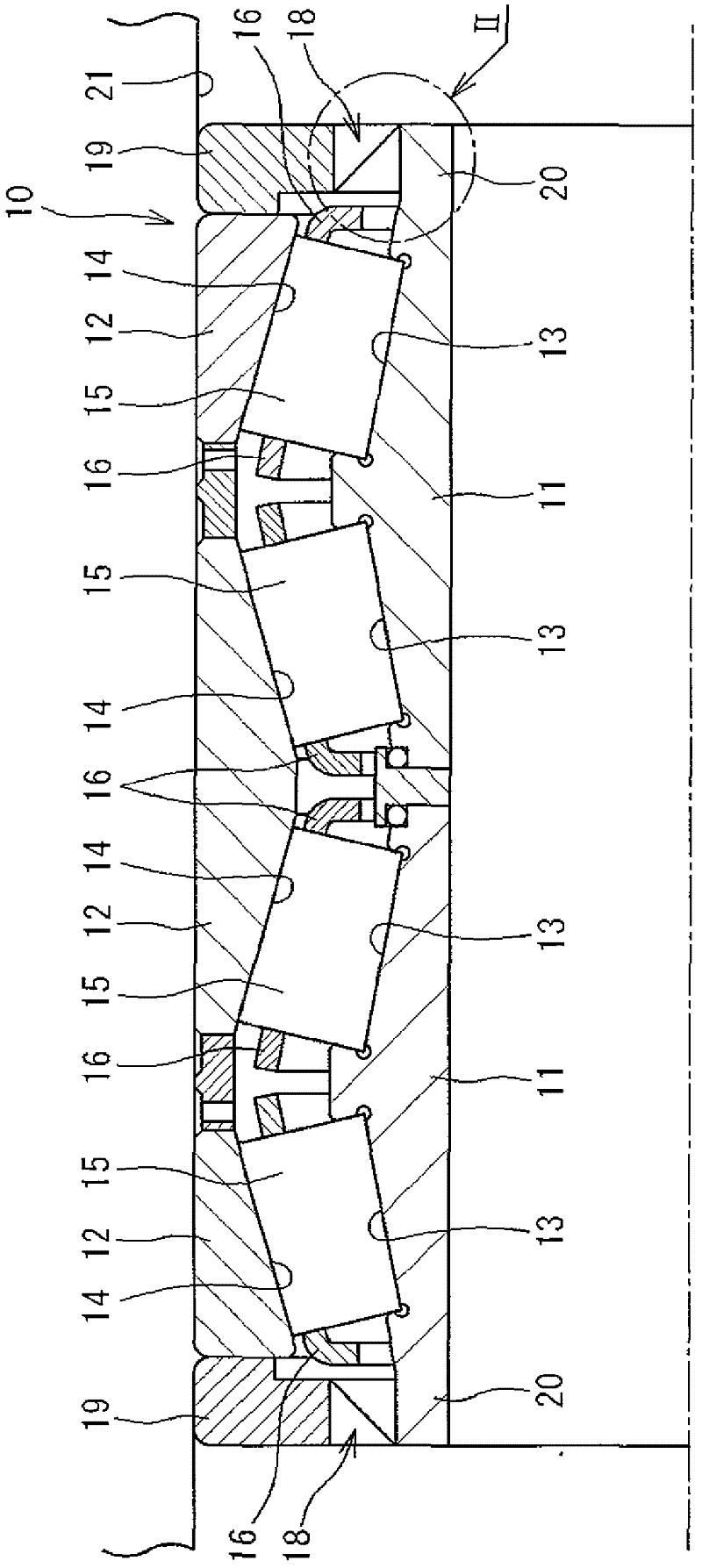 Sealing device and rolling bearing device provided with sealing device