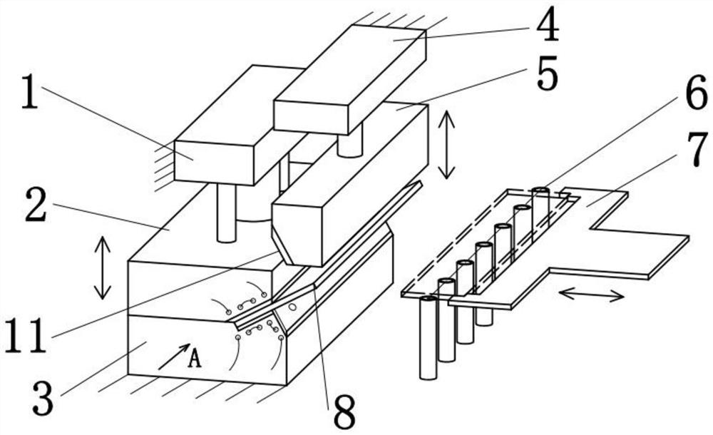 Device for thermally bending titanium alloy plate into profile and thermal bending method thereof