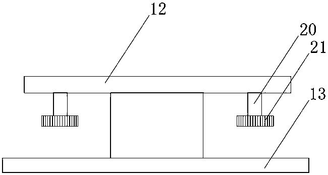 Mobile feeding mechanism used for injection molding machine and working method thereof