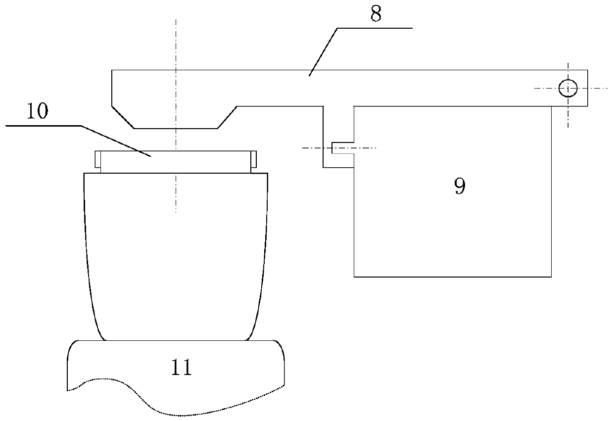 Releasing mechanism of engine flow baffle