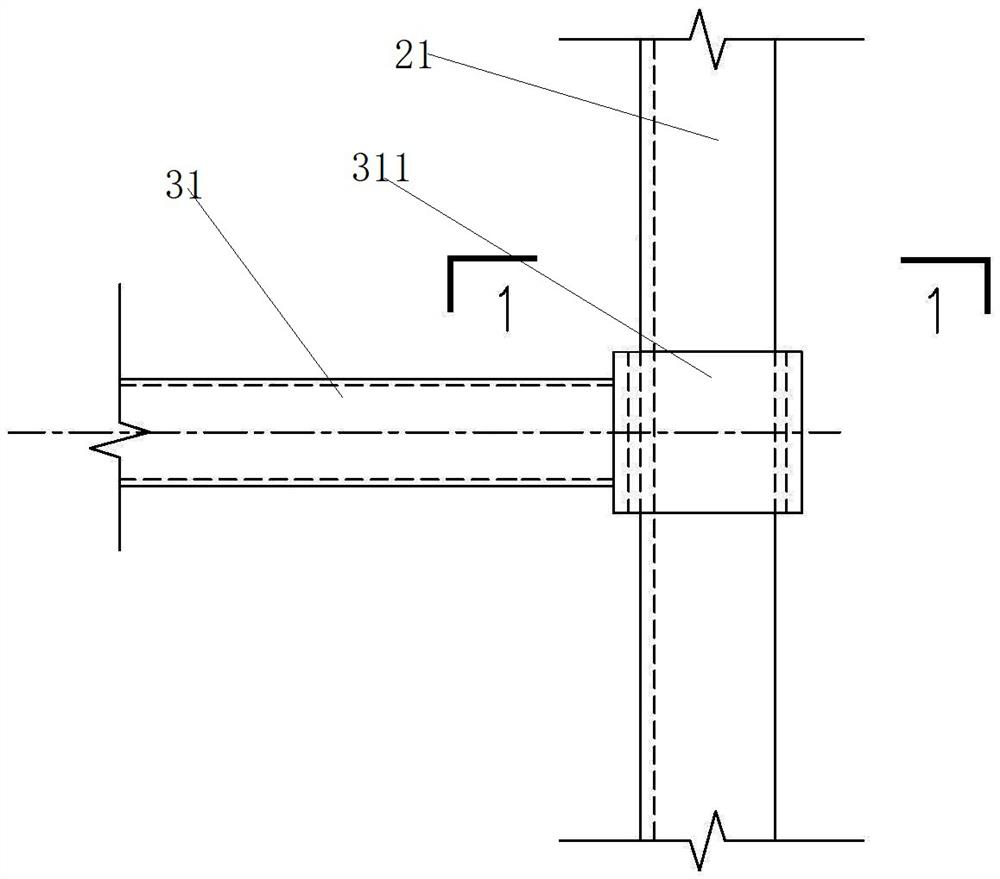 An aerial operation platform arranged on the lower chord of a truss and its construction method