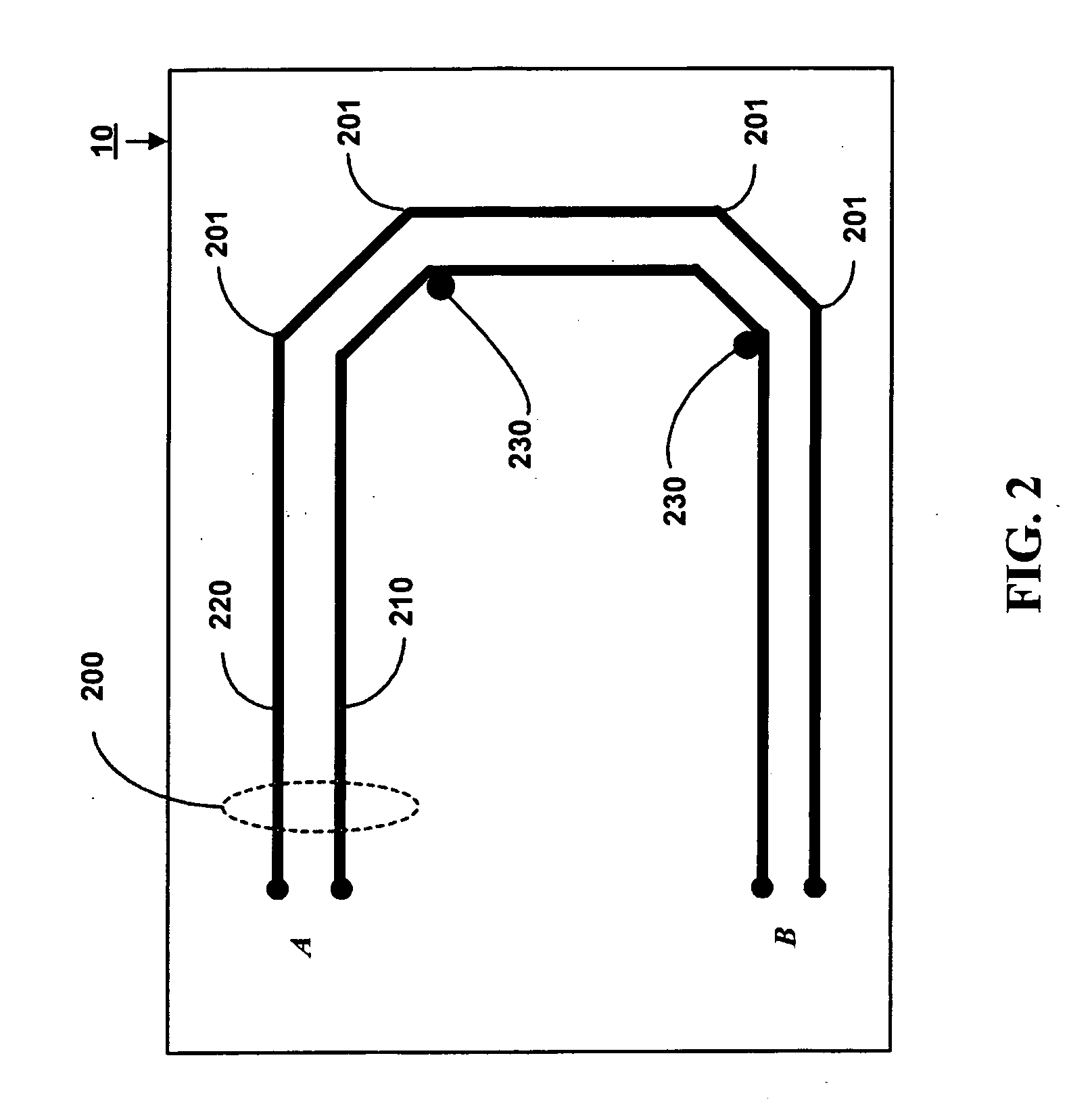 Capacitance-compensated differential circuit line layout structure