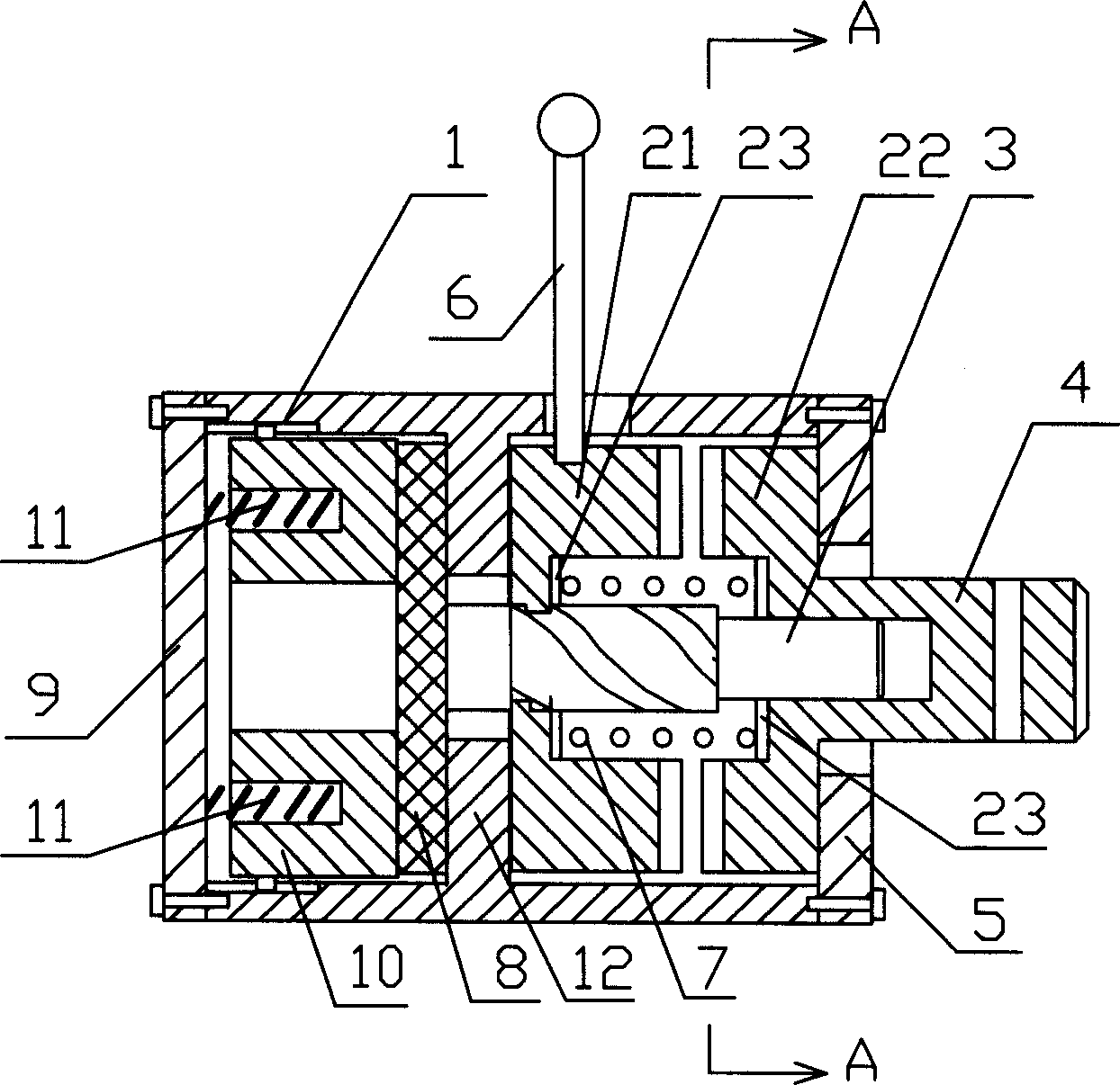 Automatic-clutching reversible ratchet wheel device