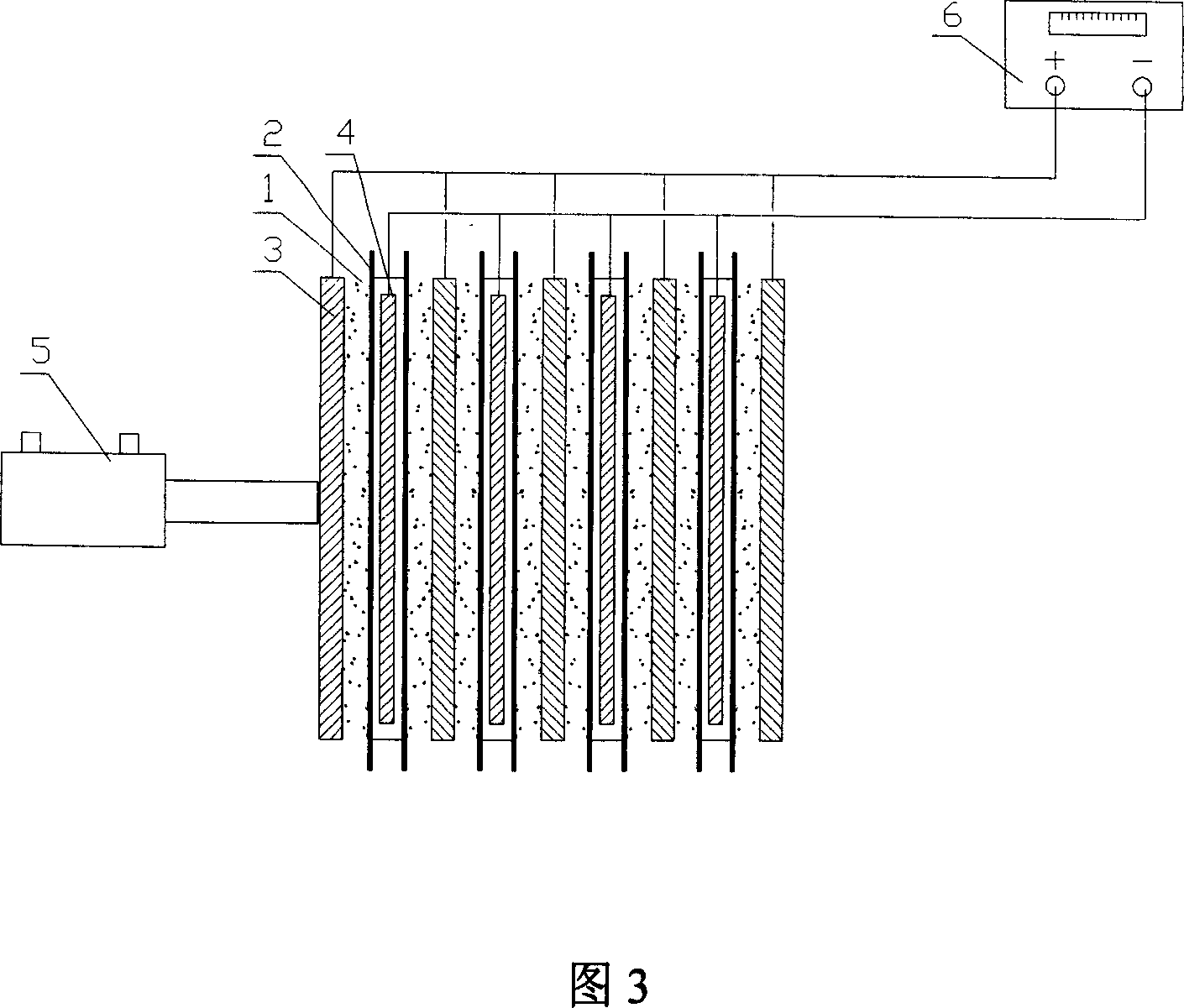 Electric field synergistic mud dewatering method and its device