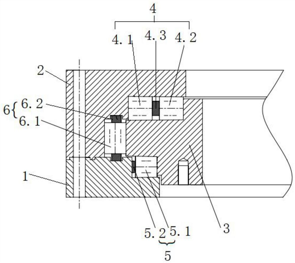 Main bearing of heading machine and assembly method of main bearing