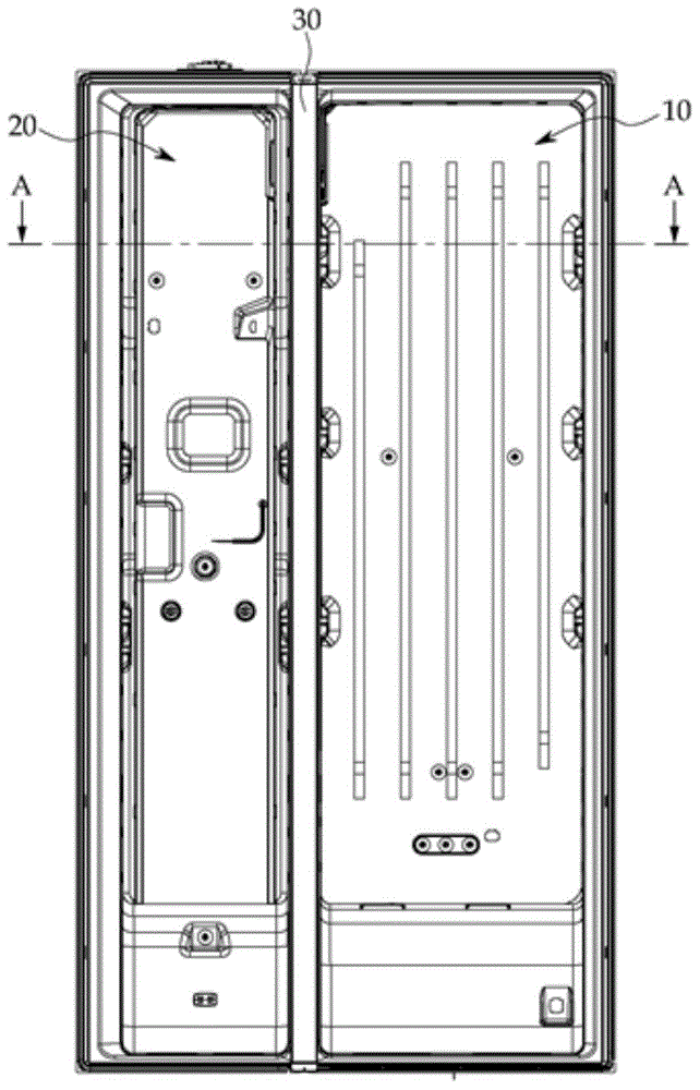 Sealing Structure For A Central Wall For A Refrigerator, And A Refrigerator Having The Same