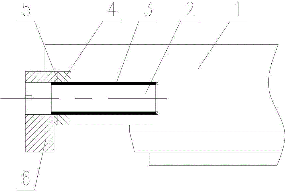 A connection structure of the damping ring and the pole piece of a solid magnetic pole salient pole synchronous motor