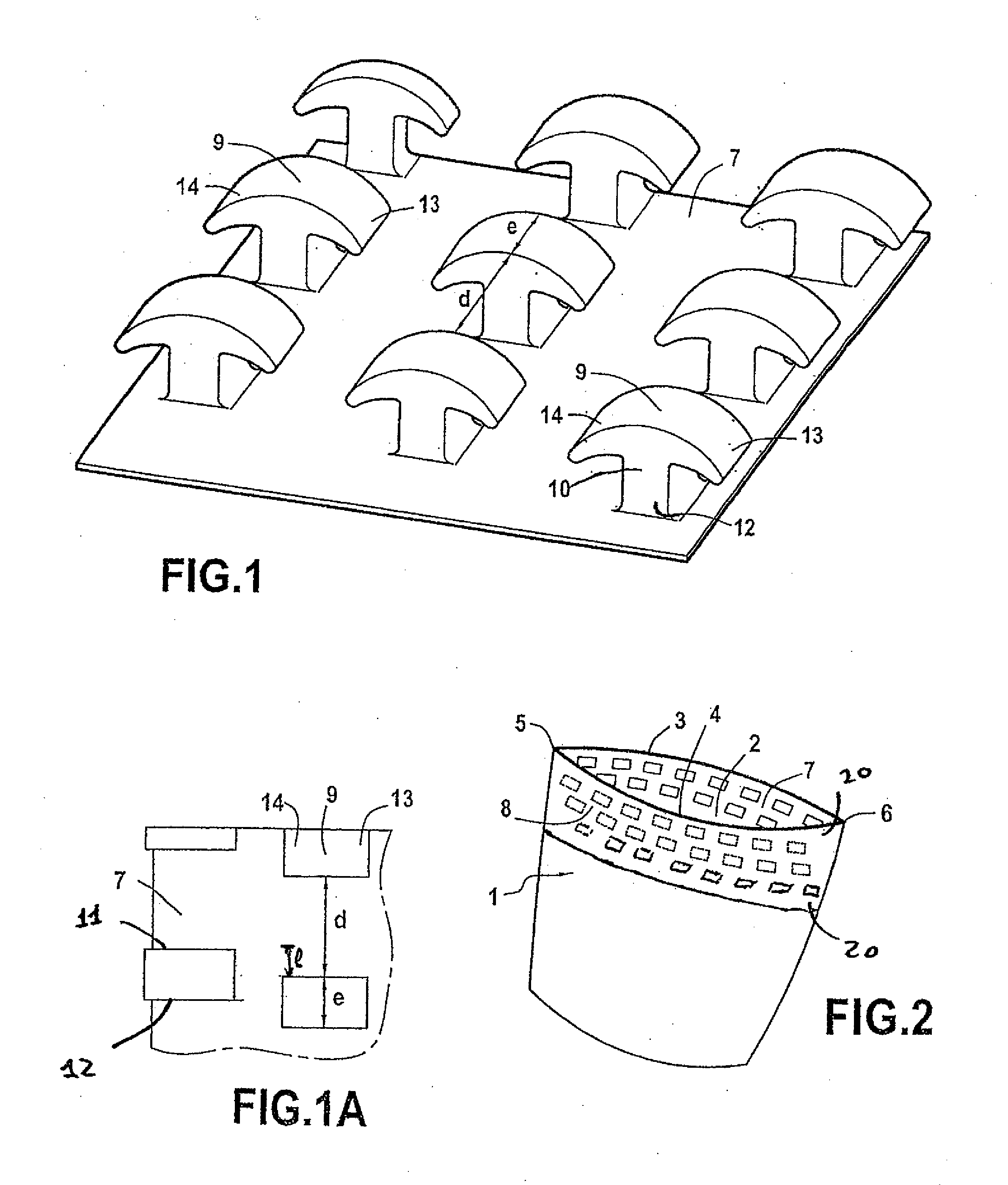 Automatic gripping device with extremely flexible hooks