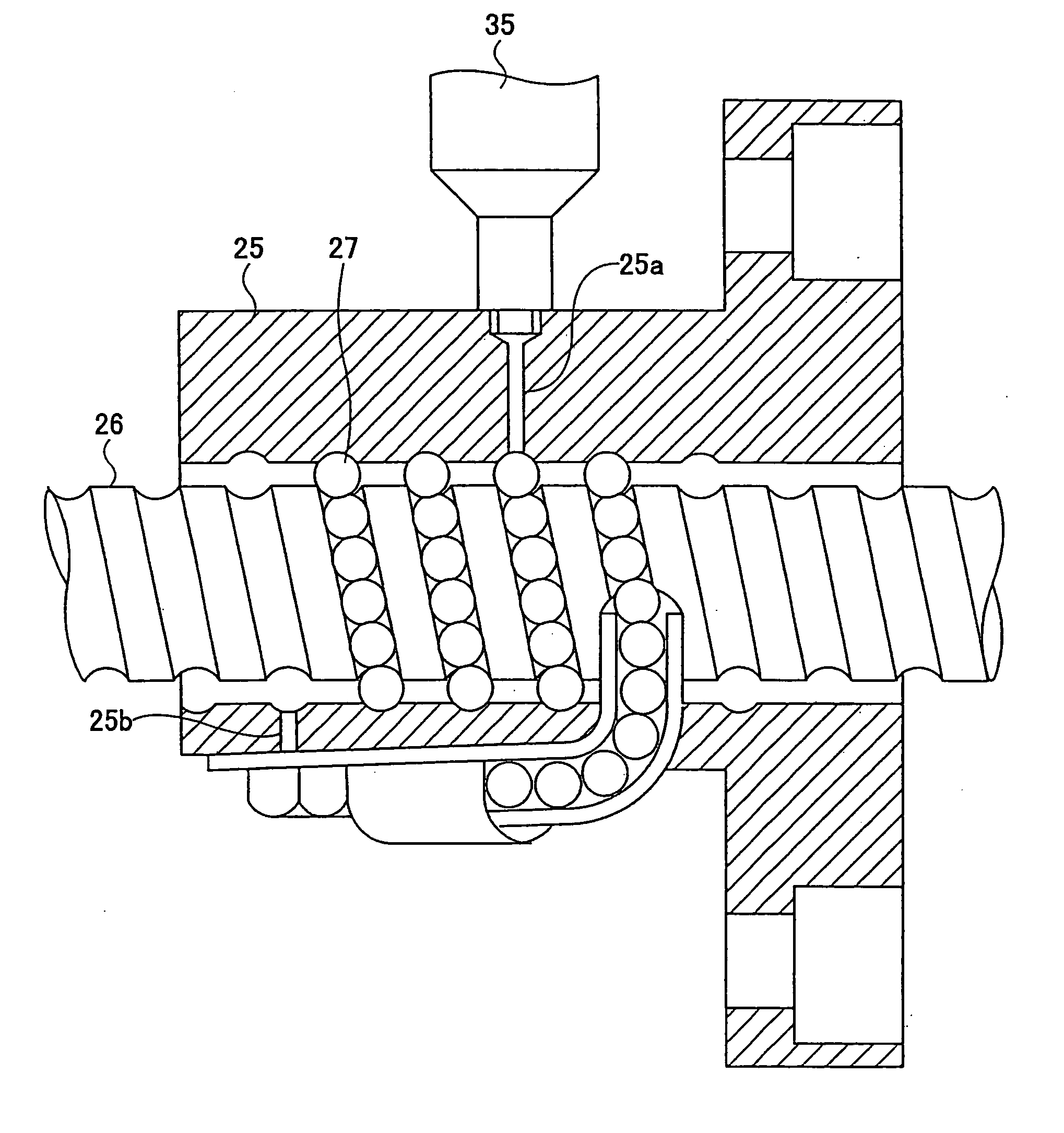 Injection machine having a lubrication mechanism and a lubrication method of an injection machine