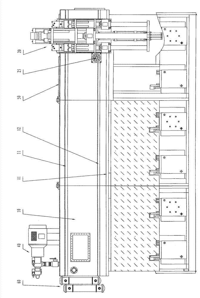 Synthetic rubber material injecting machine and injecting device thereof
