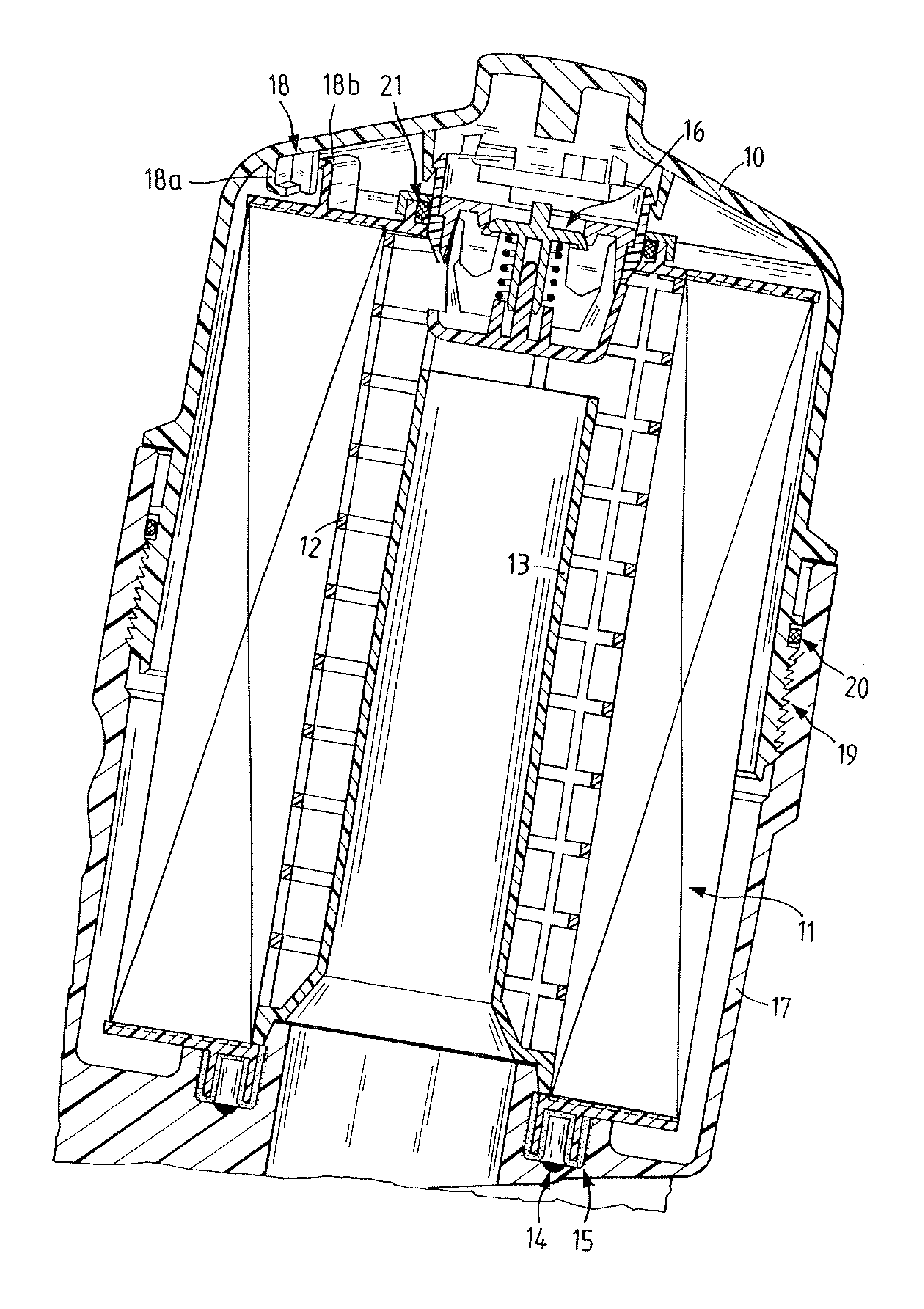 Filter with bayonet coupling to cover