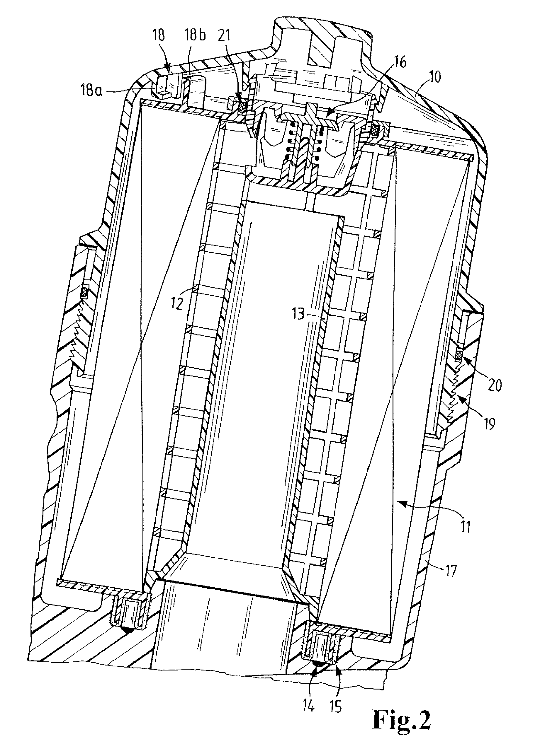 Filter with bayonet coupling to cover