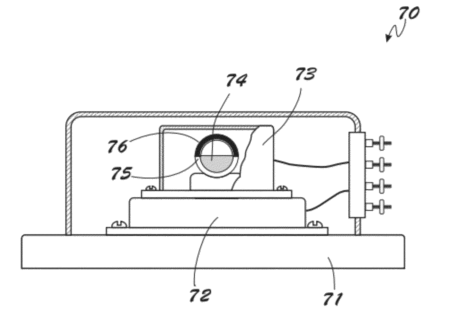 Displacement sensor with reduced hysteresis