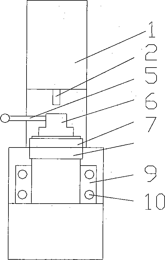 Double-station vibrating and hitting workbench of casting inner cavity residual sand removing device