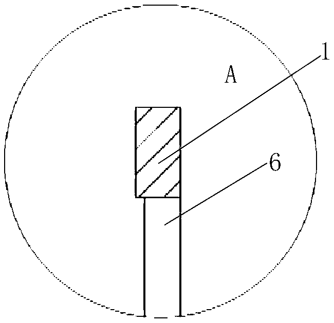 Rotary advancing and cutting device for tunnel