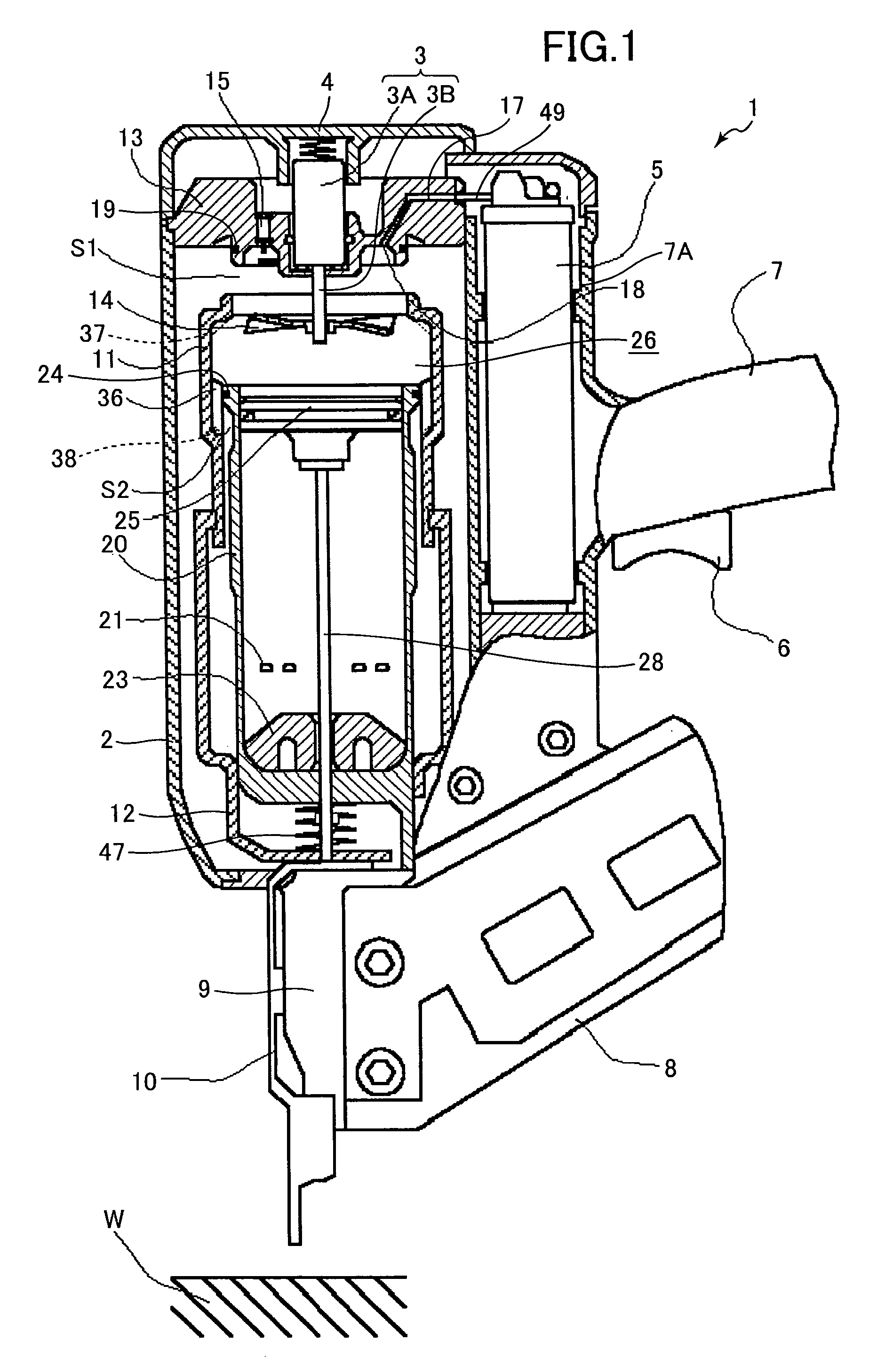 Combustion type power tool having fin in low turbulent combustion region within combustion chamber