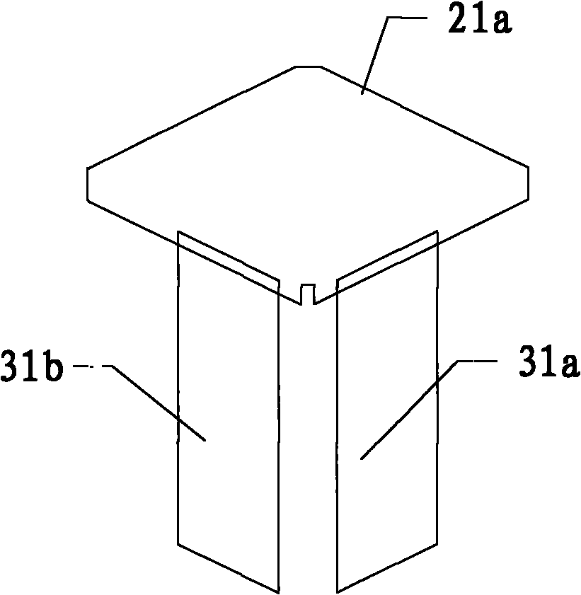 Ultra-wide band antenna and single-polarized and dual-polarized radiating elements thereof