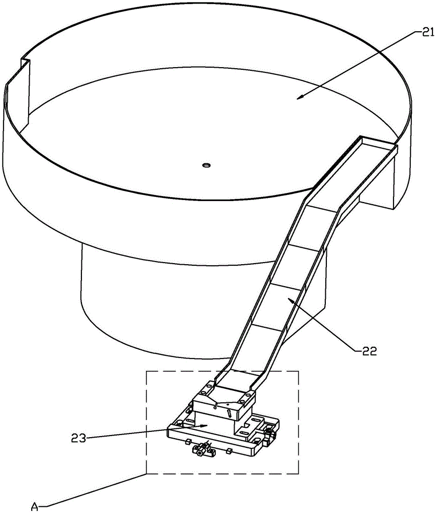 Automatic riveting press for double-layer cover bodies with function of adjusting spacing distance