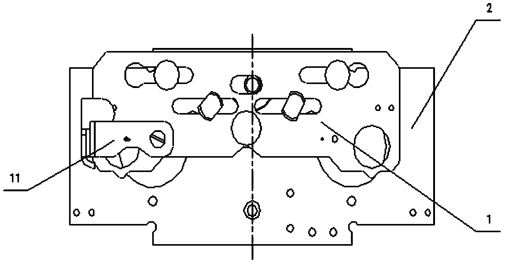 Manual interlocking device of three-station mechanism